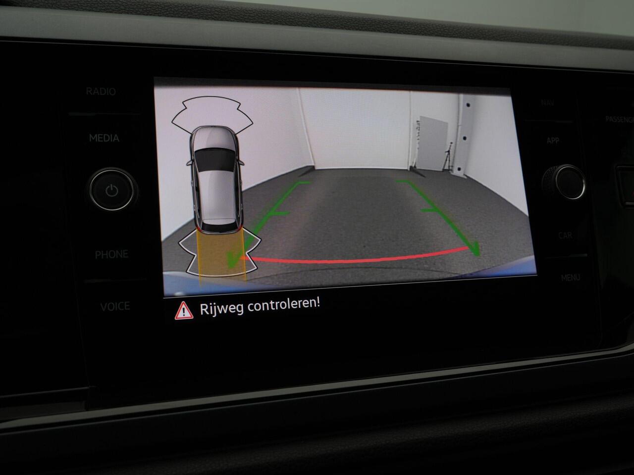 Volkswagen POLO 1.0 TSI 115 pk DSG R-Line Business | Panoramadak | IQ Light | Achteruitrijcamera | Sportonderstel | Carplay | Navigatie | Keyless | 17 inch