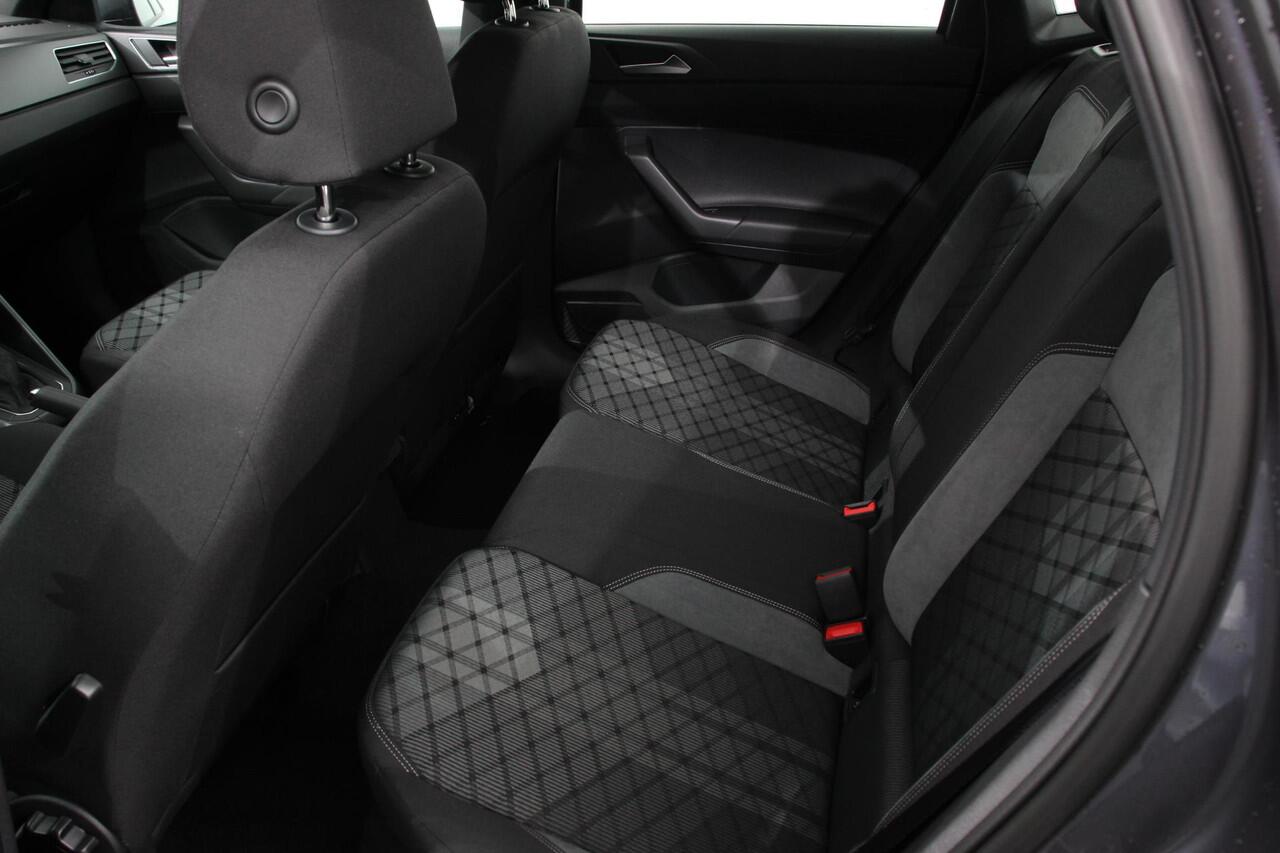 Volkswagen POLO 1.0 TSI DSG R-Line Panorama dak Camera 17" Lichtmetalen Velgen Navigatie Apple Carplay / Android Auto Climate Control