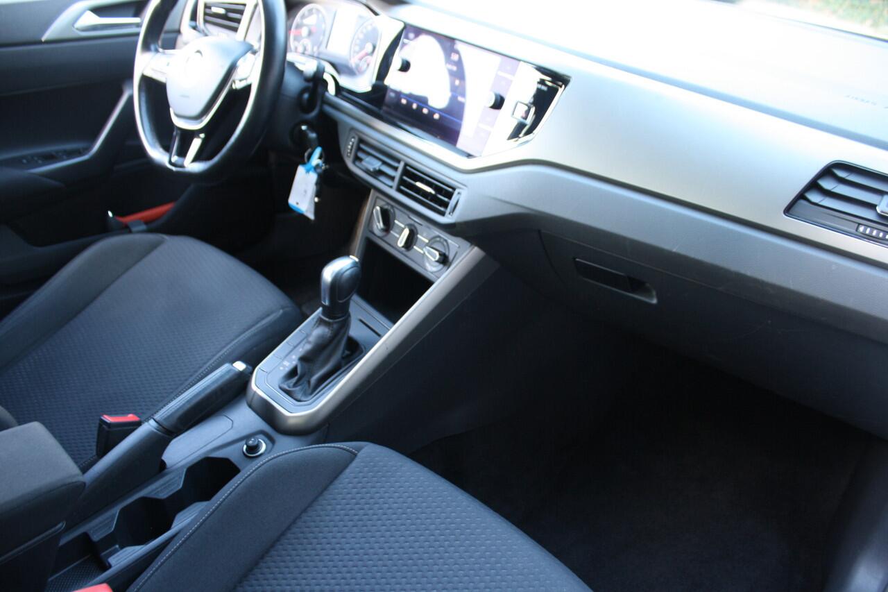 Volkswagen POLO 1.0 TSI Comfortline - AUTOMAAT - NAVIGATIE - AIRCO - 5-DEURS - RIJKLAAR