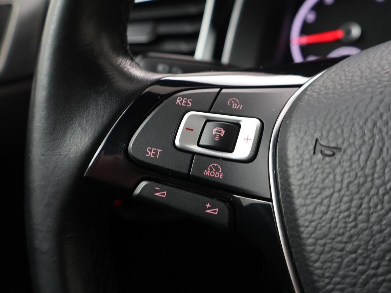 Volkswagen POLO 1.0 TSI Highline | 95 PK | Adapative cruise control | Parkeersensoren | Apple Carplay/Android Auto |