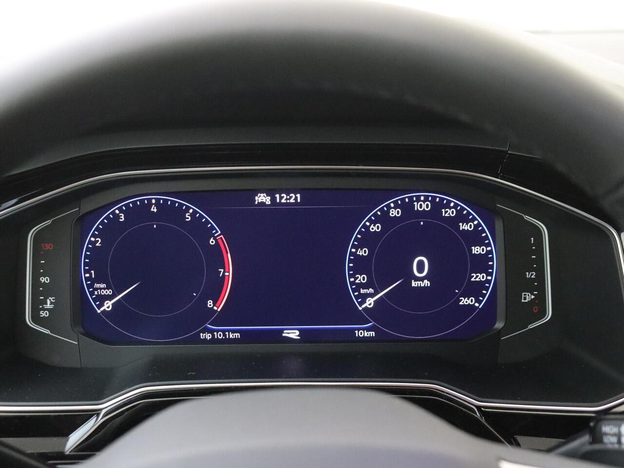 Volkswagen POLO R-Line Edition | 'App-Connect' draadloze smartphone integratie | Achterlichten LED | Afstandscontrolesysteem (Front Assist)