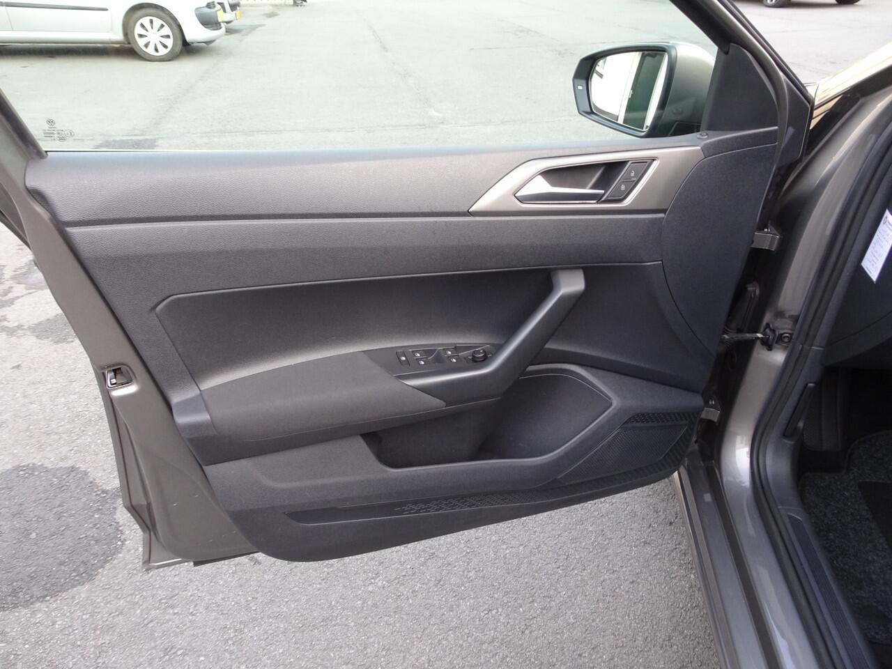 Volkswagen POLO 1.0 TSI Comfortline Airco, navigatie, app-connect, parkeersensoren voor en achter, licht metalen velgen 16 inch, cruise controle, enz.