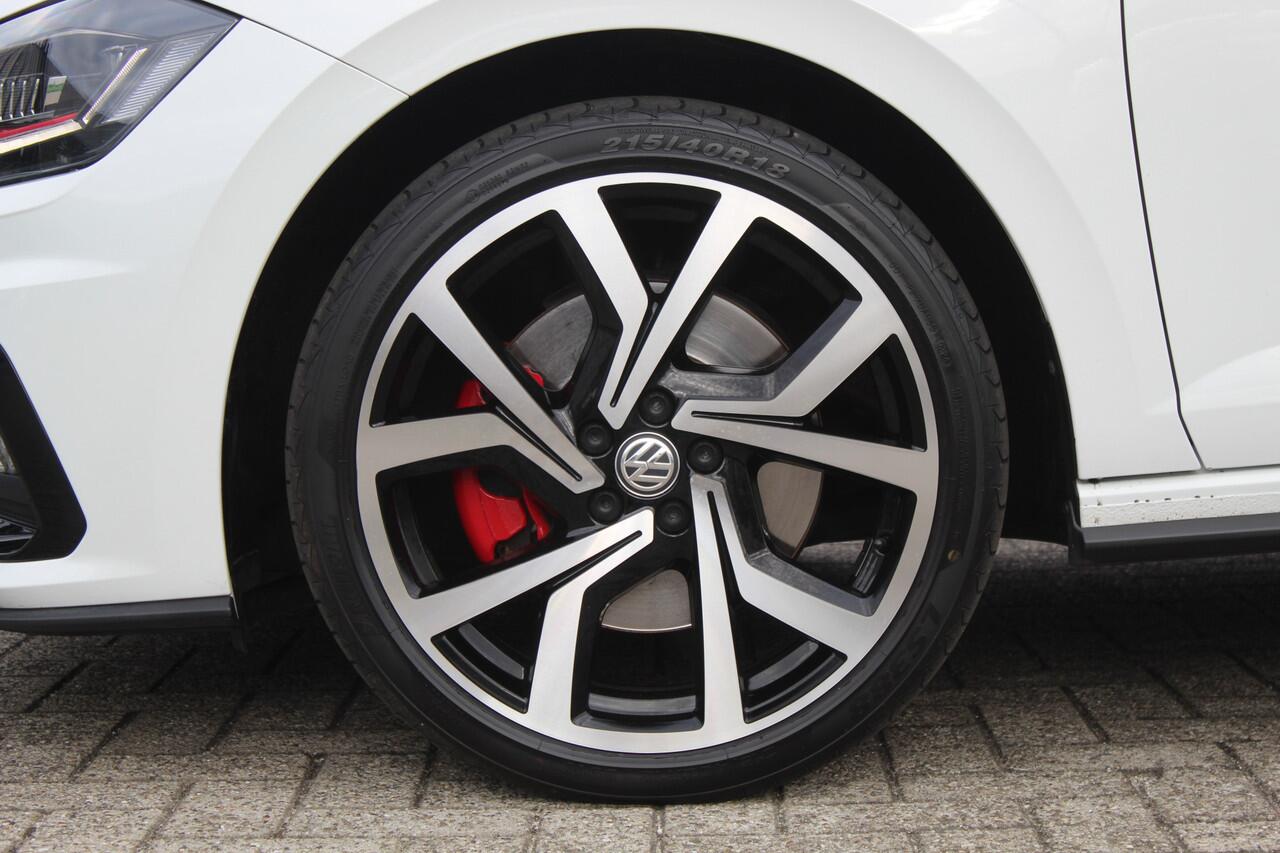 Volkswagen POLO 2.0 TSI GTI Panoramadak/Navigatie/Virtual cockpit/Adaptive cruise control/Climat control/Stoelverwarming/Apple carplay/Parkeersensoren rondom/Draadloze telefoonlader/18'' Lichtmetalen velgen.