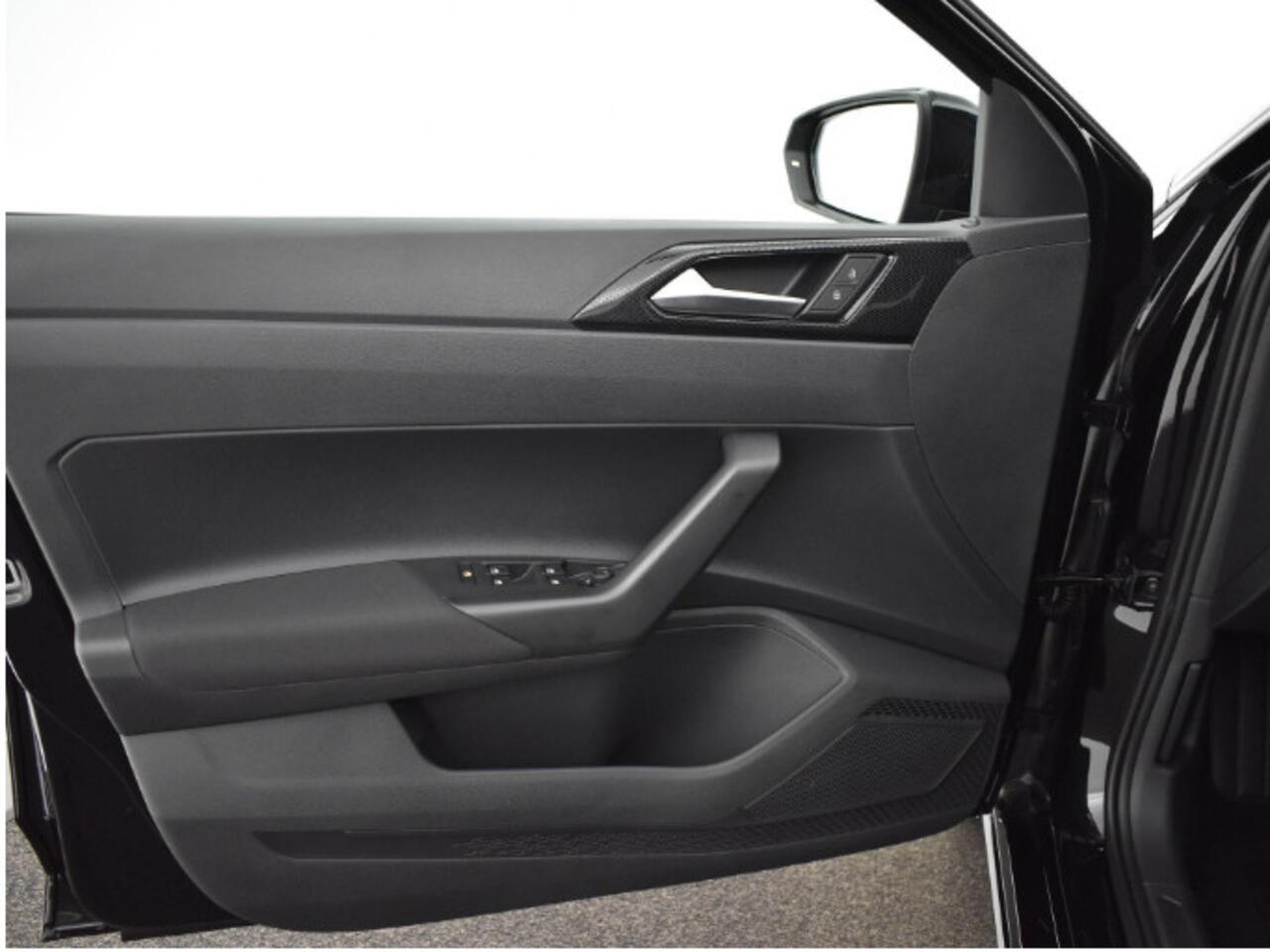 Volkswagen POLO Life Edition 1.0 TSI 95 pK 5 versn. Hand · Achteruitrijcamera · regensensor ·