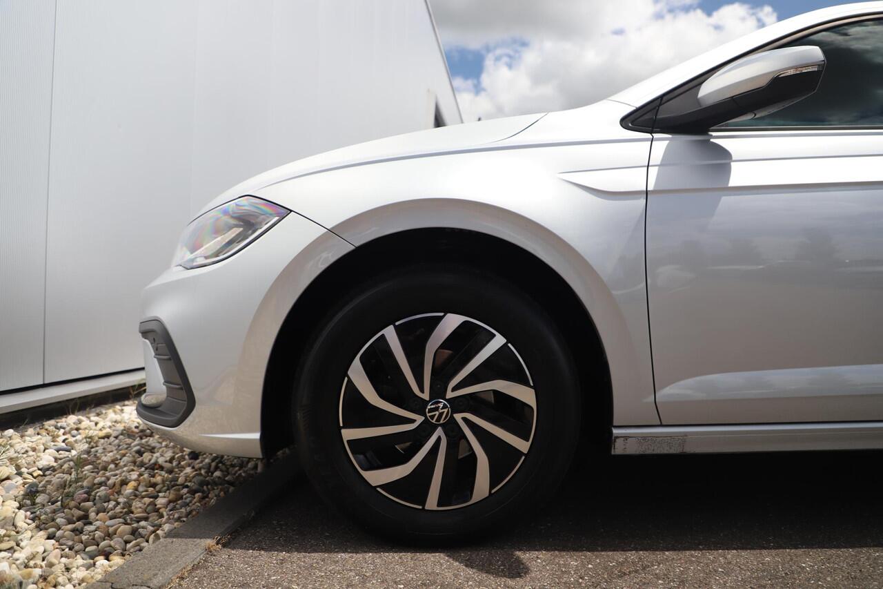 Volkswagen POLO 1.0 TSI Life 95PK NAP NIEUWSTE MODEL! Virtual Cockpit 15 inch LMV Radio Carplay Android Bluetooth Navigatie Achteruitrijcamera Adaptive Cruise LED