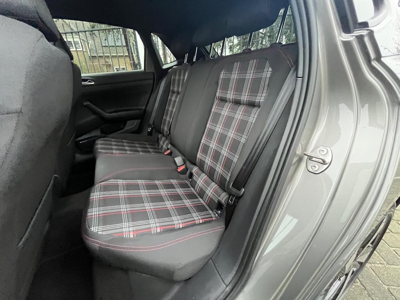 Volkswagen POLO 2.0 TSI GTI / Panorama dak / Full Led / 17 Inch / Virtual Cockpit / Camera / Climate control / Adaptive Cruise