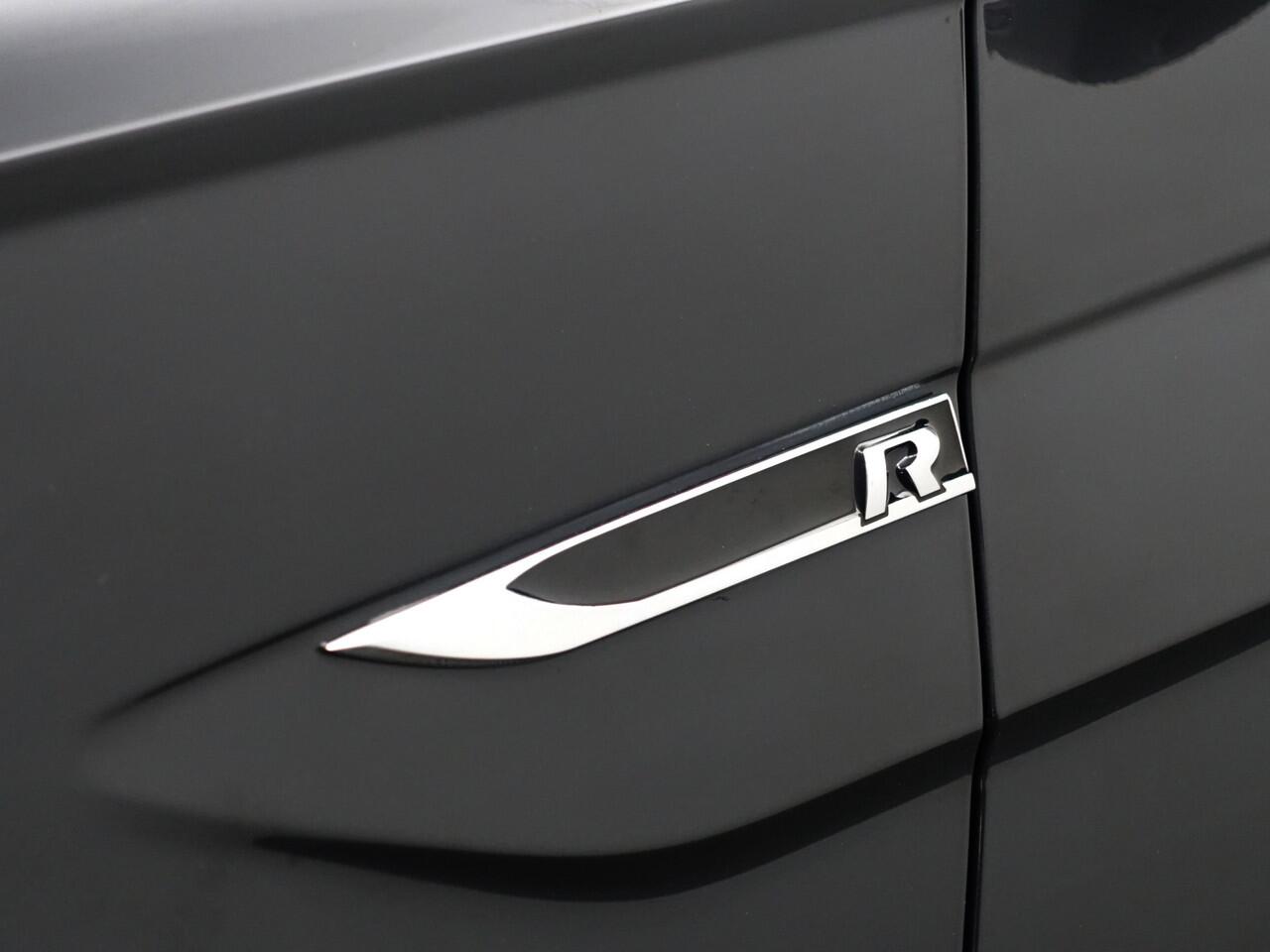 Volkswagen POLO 1.0 TSI R Line+ IQ Xenon Led Matrix, Carplay, Android Auto, Dynamic Select, ACC Cruise, Privacy Glass