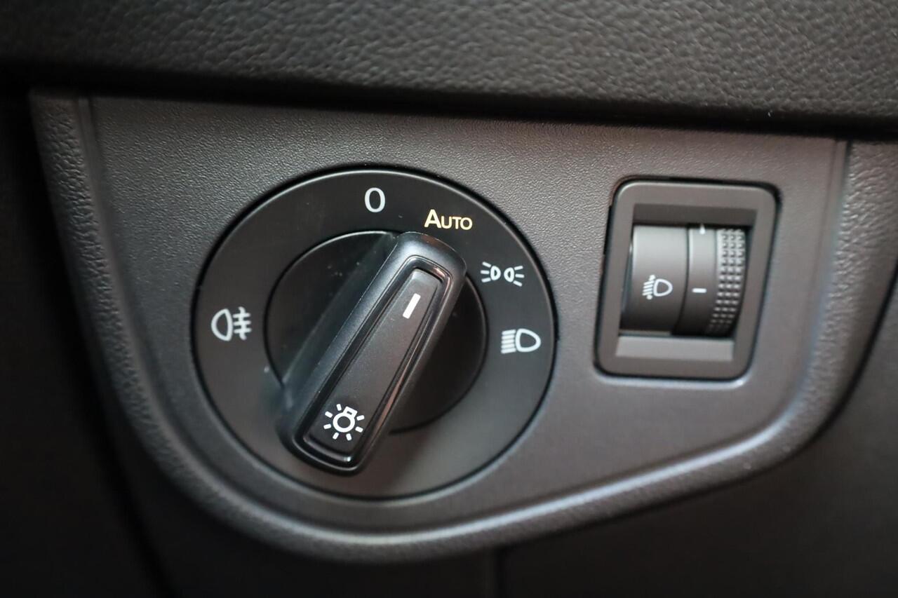 Volkswagen POLO 1.0 TSI Life Edition 95PK / 70kW Achteruitrijcamera, Apple Carplay & Android Auto, verwarmbare voorstoelen, Keyless Entry & Start, adaptive cruise control met Stop&Go en stuurhulp, 2-zonde Climatronic airconditioning, volledig digitaal instrumentenpaneel 