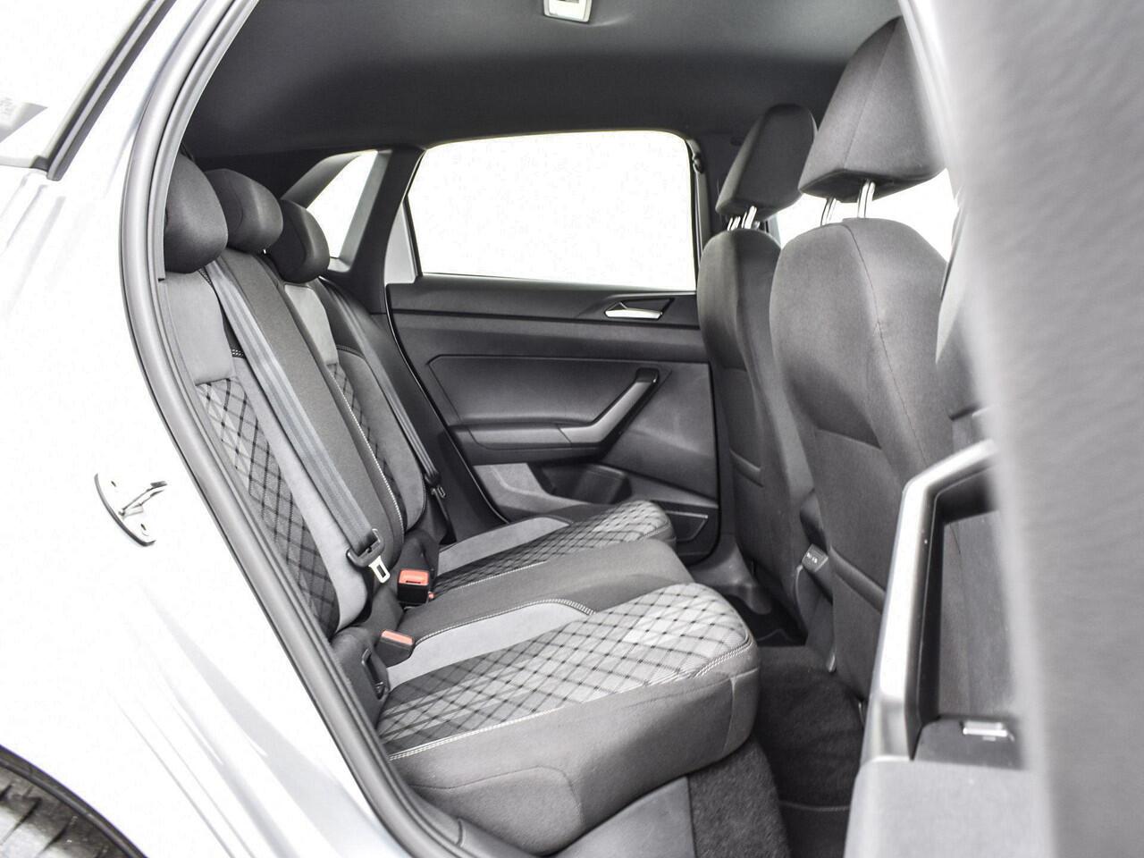 Volkswagen POLO 1.0 TSI 95pk DSG R-Line · Camera · Apple/Android Car Play · P-Sensoren· Getint Glas · Verkeersbord Herkenning · 16'' Inch · Garantie t/m 24-11-2028 of 100.000km