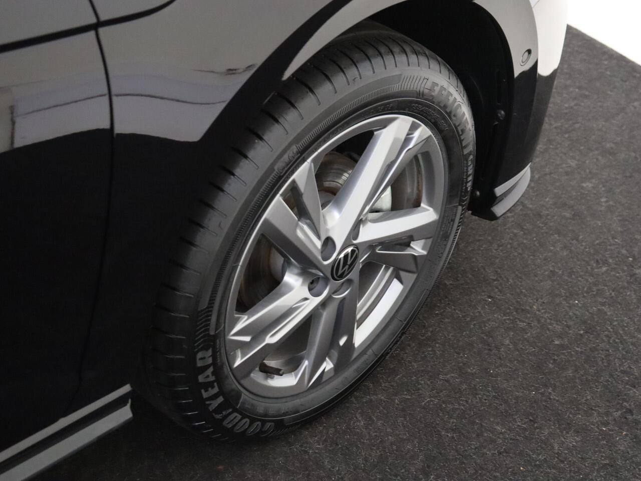 Volkswagen POLO R-Line Edition | 'App-Connect' draadloze smartphone integratie | Achterlichten LED | Afstandscontrolesysteem (Front Assist)