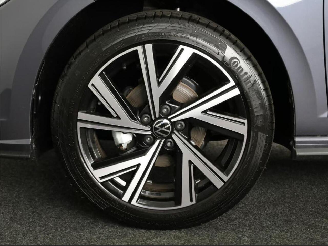 Volkswagen POLO R-Line Edition 1.0 TSI 95 PK 7 versn. DSG · Voorraad Actie · Prijs is inclusief EU 2000,- inruilpremie · Speciaal ingekocht