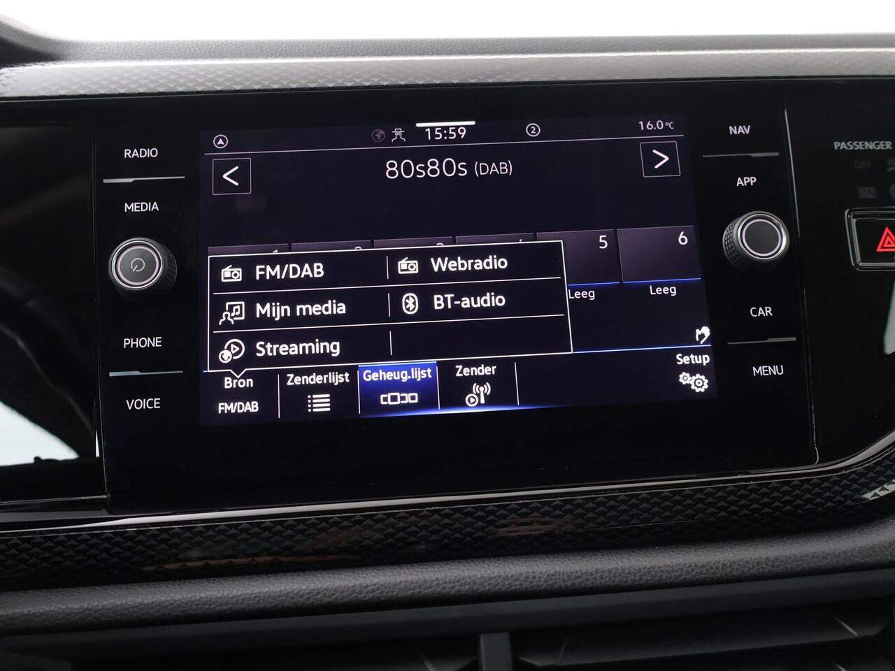 Volkswagen POLO 1.0 TSI Life Navigatie | Apple Carplay | Parkeersensoren voor en achter | DAB-radio | LM-velgen | ACC |
