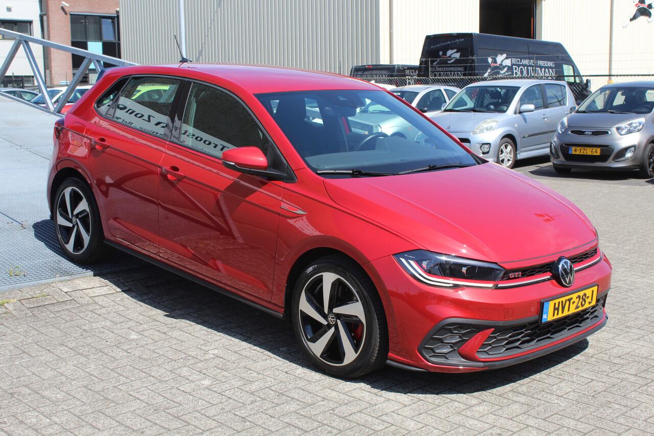 Volkswagen POLO 2.0 TSI GTI Navigatie/Apple carplay/Virtual cockpit/Stoelverwarming/Parkeersensoren rondom/Cruise control/Airco/Multifunctioneel stuurwiel/17'' Lichtmetalen velgen.