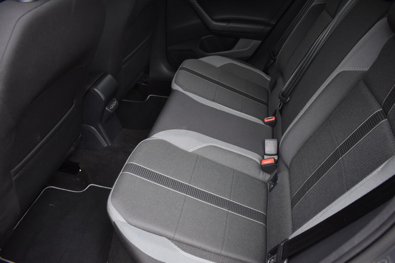 Volkswagen POLO 1.5 TSI Highline Business R / Automaat / Cruise C. / LED / Parkeerhulp / Bluetooth /