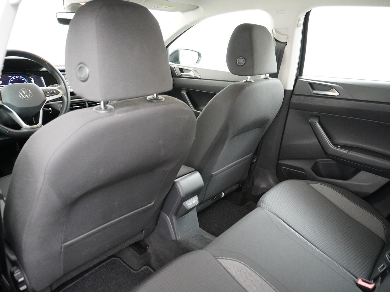 Volkswagen POLO T 96PK Navi Digi-Cockpit-Pro Adaptive-Cr. Apple Carplay Android App-Connect Dual-ECC PDC Stoel-Verwarmd Navi Life Business Lane-Assist Isofix Voicecommand DAB Front assist ChroomPack. Lmv 2/3Deelbare a-Bank 1e Eigenaar Origineel Nederlandse Auto EURO 6 ¤ 