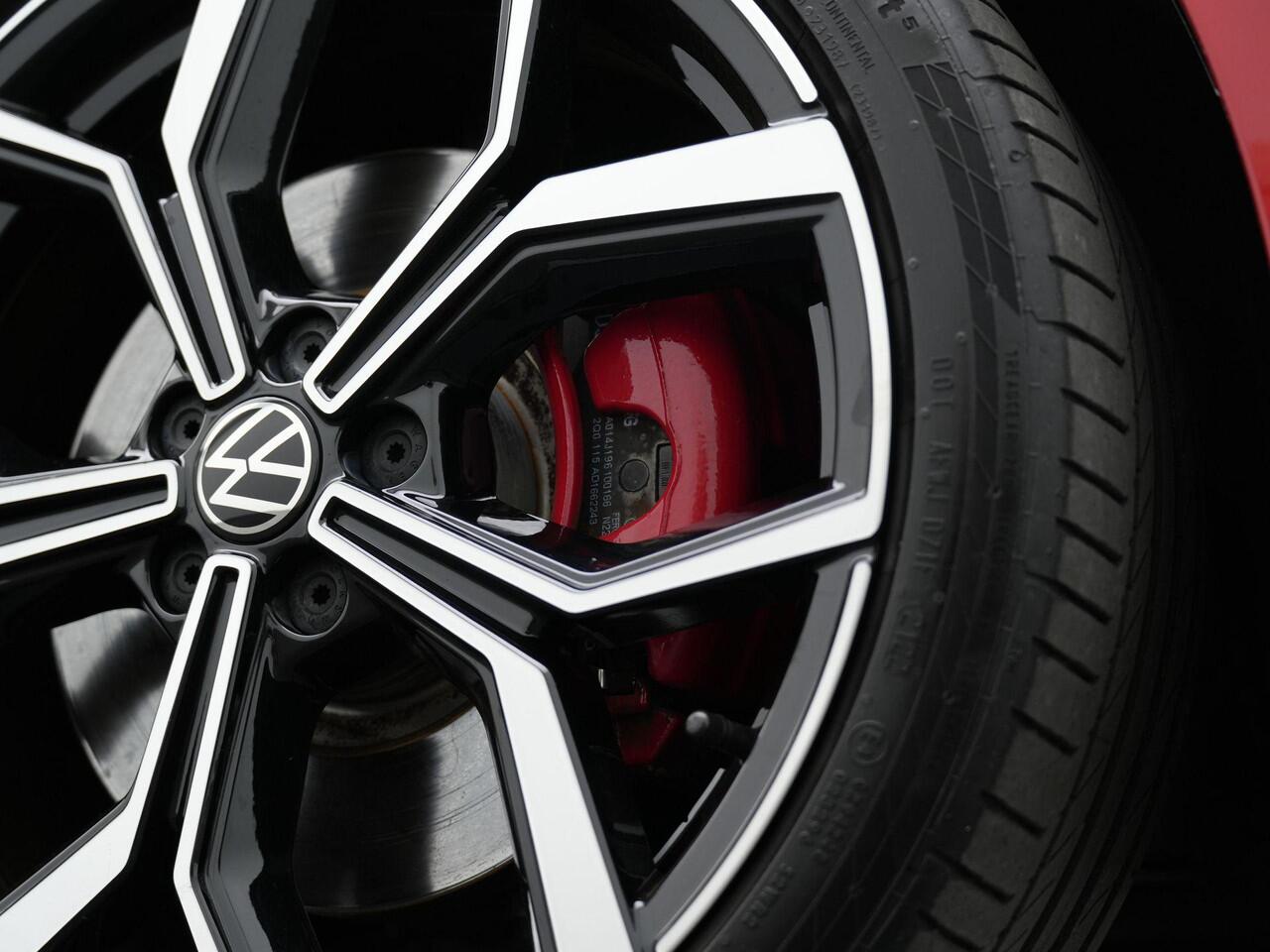 Volkswagen POLO 2.0 TSI 207 pk DSG GTI | Panoramadak | Beats | IQ Light | Achteruitrijcamera | Stoelverwarming