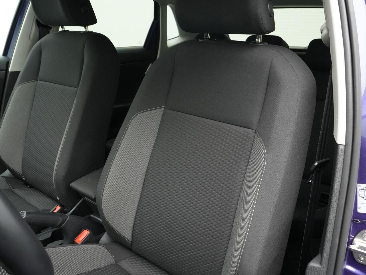 Volkswagen POLO 1.0 TSI 95 pk Life | Achteruitrijcamera | LED koplampen | Stoelverwarming | Adaptive Cruise Control | 16 inch | Carplay