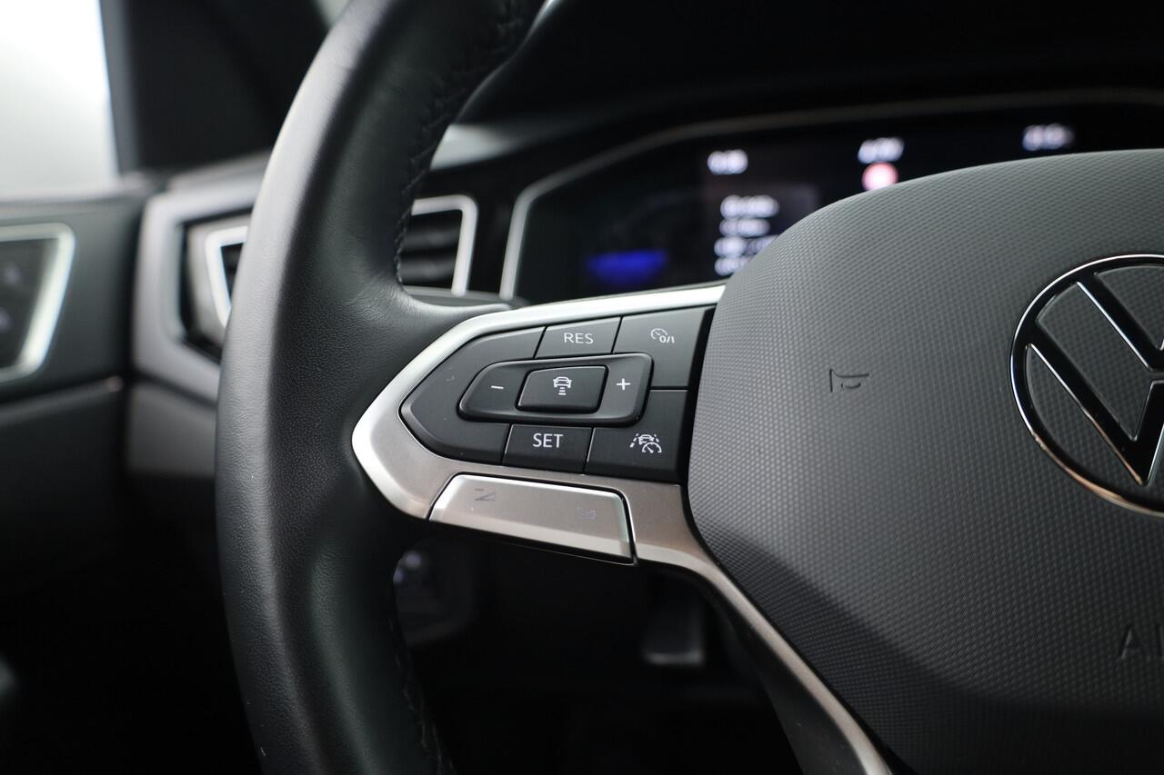 Volkswagen POLO 1.0 TSI R-Line DSG | Adapt. Cruise | Apple CarPlay & Android Auto | Trekhaak | Navi | 17"