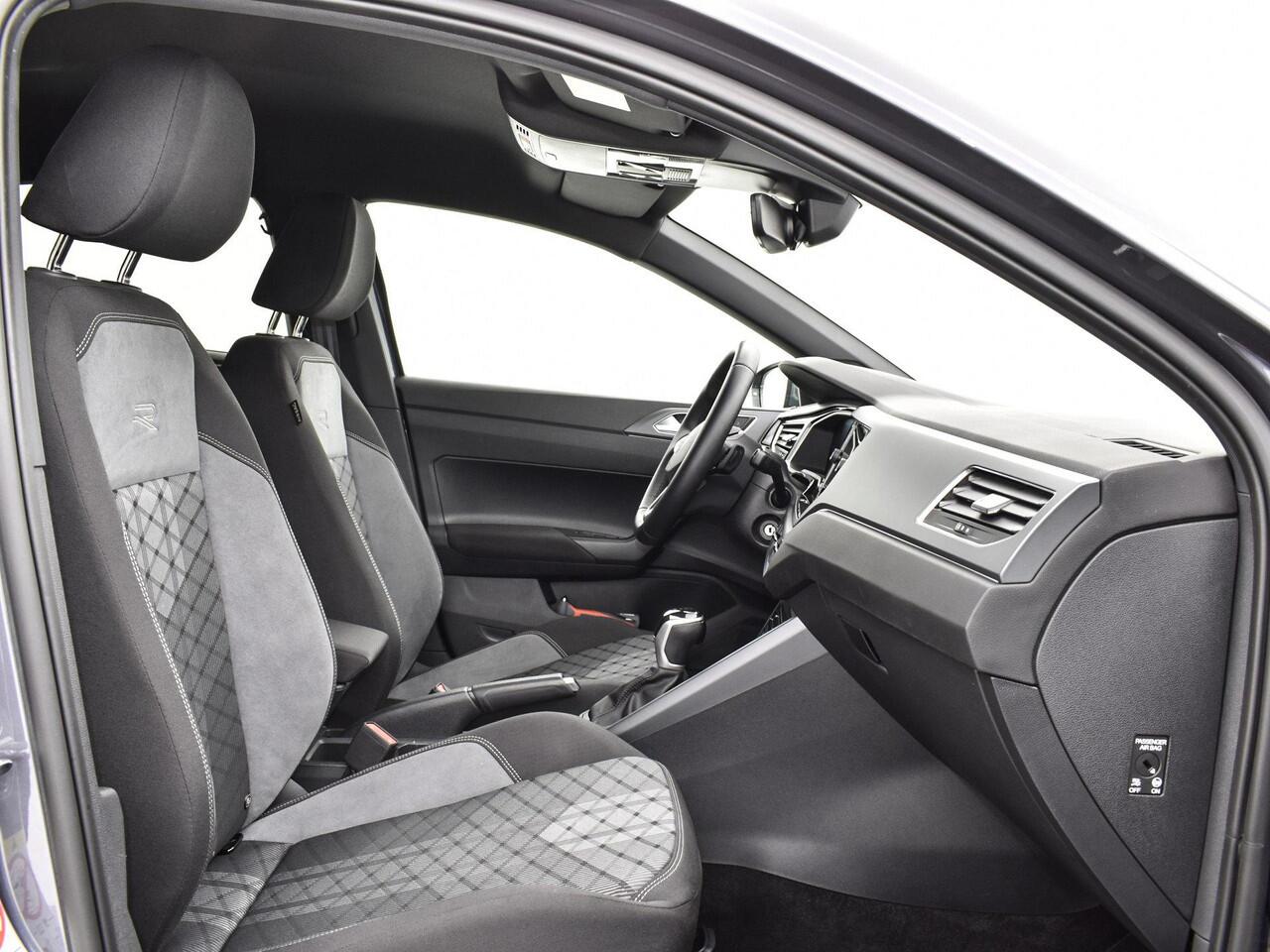 Volkswagen POLO 1.0 TSI 95pk DSG R-Line Camera · Apple/Andorid Car Play · P-Sensoren · DAB · Getint Glas · 16'' Inch · Garantie t/m 24-11-2028 of 100.000km