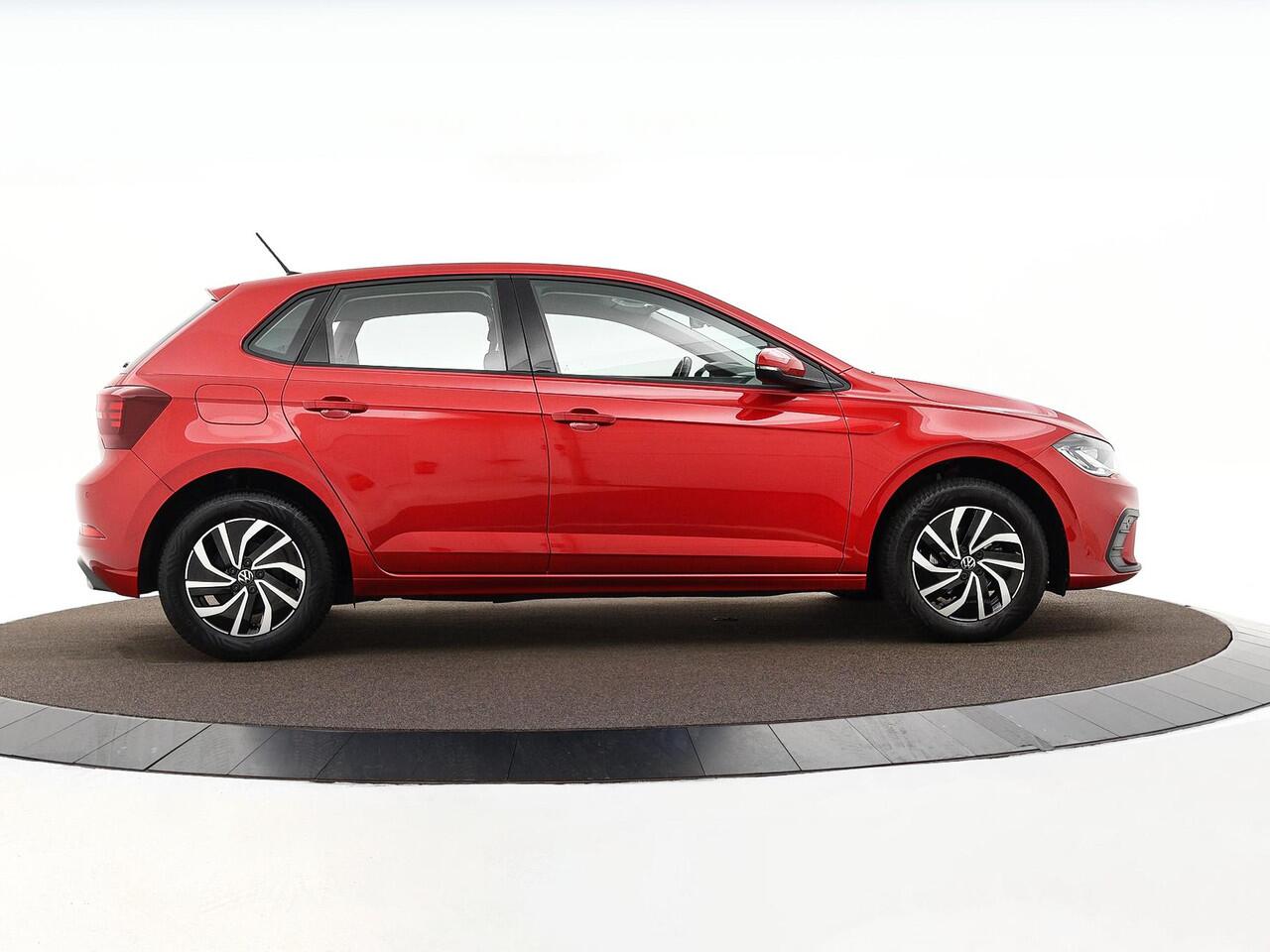 Volkswagen POLO 1.0 TSI 95pk Life · Apple/Android Car Play · P-Sensoren · Airco · DAB · ACC · 15'' Inch · Garantie t/m 13-02-2027 of 100.000km