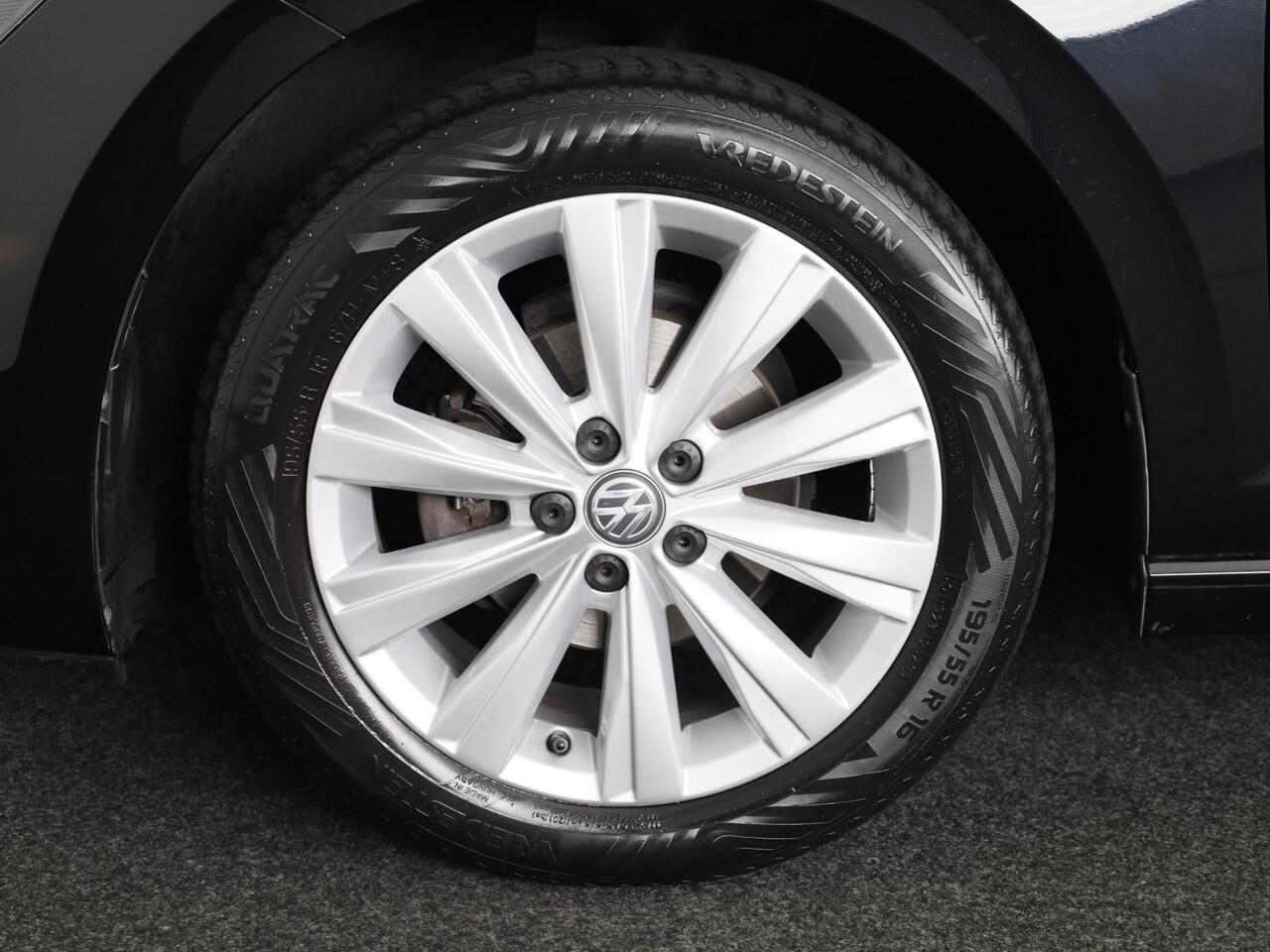 Volkswagen POLO 1.0 TSI Highline 95 pk Automaat (DSG) | Navigatie | Parkeersensoren | Autom. airco | Adaptieve cruise control | Apple Carplay/Android Auto |