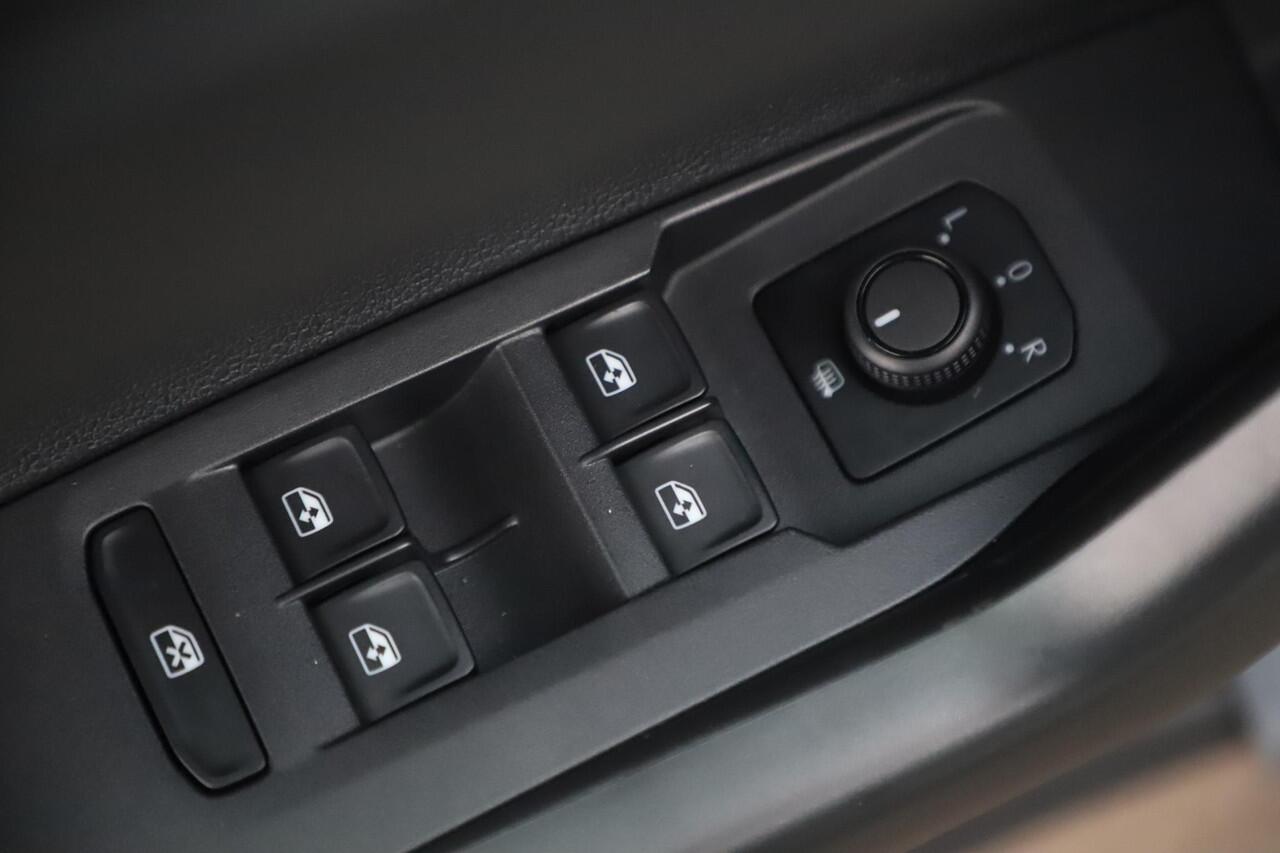 Volkswagen POLO 1.0 TSI Comfortline 95PK NAP 15 inch LMV Navigatie Carplay Android Adaptive Cruise Airco DAB Elektrische Ramen LED