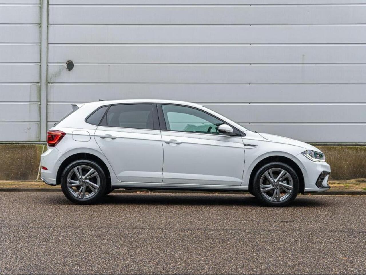 Volkswagen POLO R-Line Edition 1.0 TSI 95 PK 7 Versn. DSG · Voorraad Actie · Prijs is inclusief EU 2000,- inruilpremie · Speciaal ingekocht