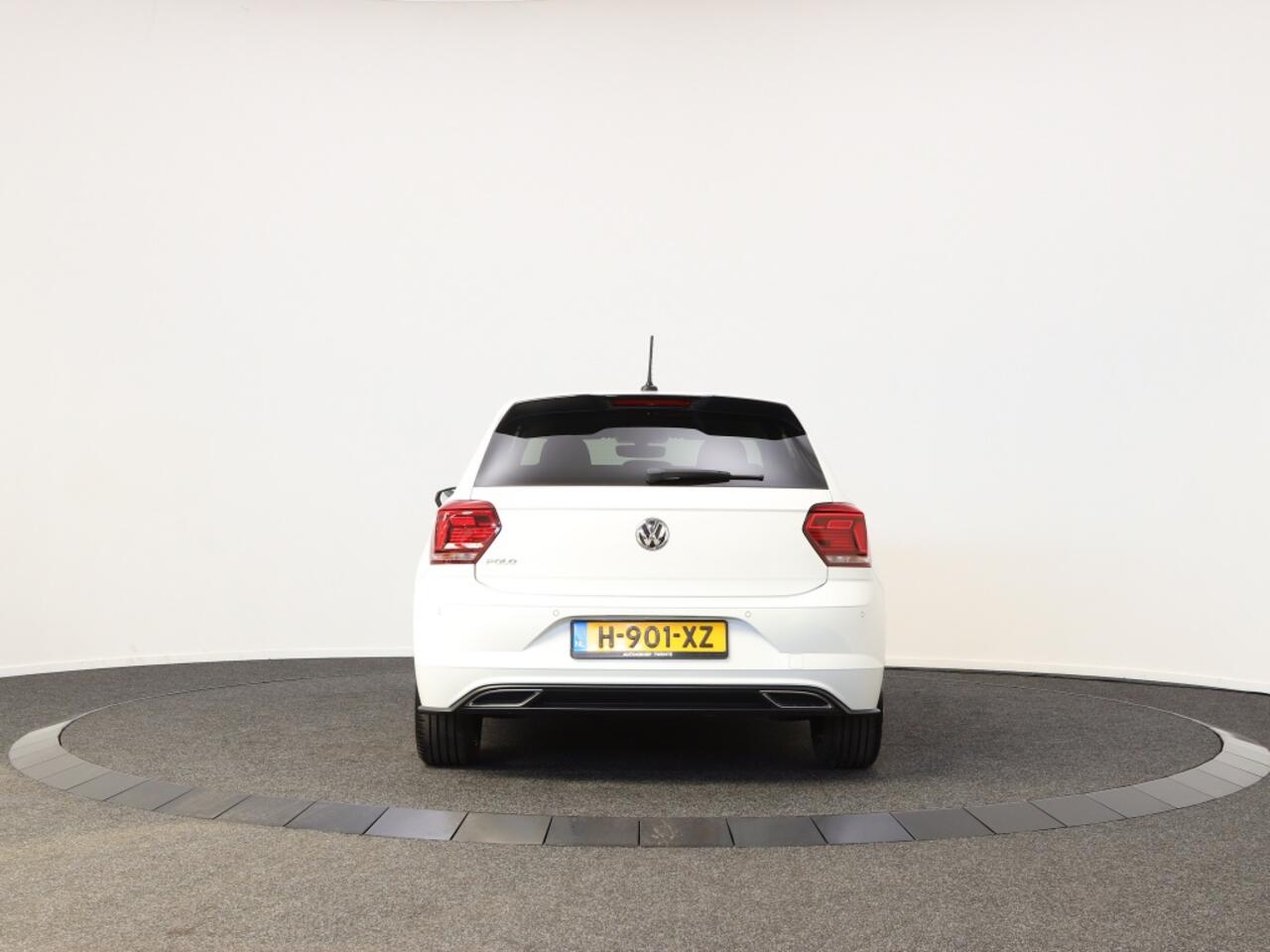 Volkswagen POLO 1.0 TSI Highline Business R | Panoramadak | Parkeersensoren |