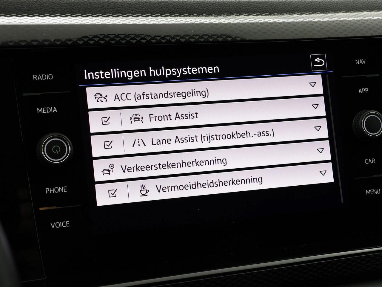 Volkswagen POLO 1.0 TSI 95pk Life · Apple/Android Car Play · Navigatie · P-Sensoren · Getint Glas · 15'' Inch · Garantie t/m 26-10-2027 of 100.000km