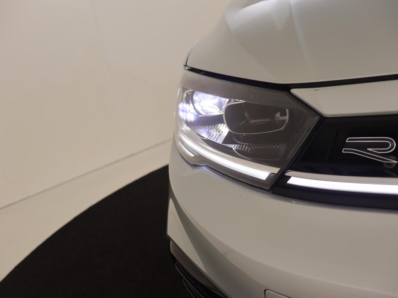 Volkswagen POLO R-Line Edition | 'App-Connect' draadloze smartphone integratie | Achterlichten LED | Afstandscontrolesysteem (Front Assist)