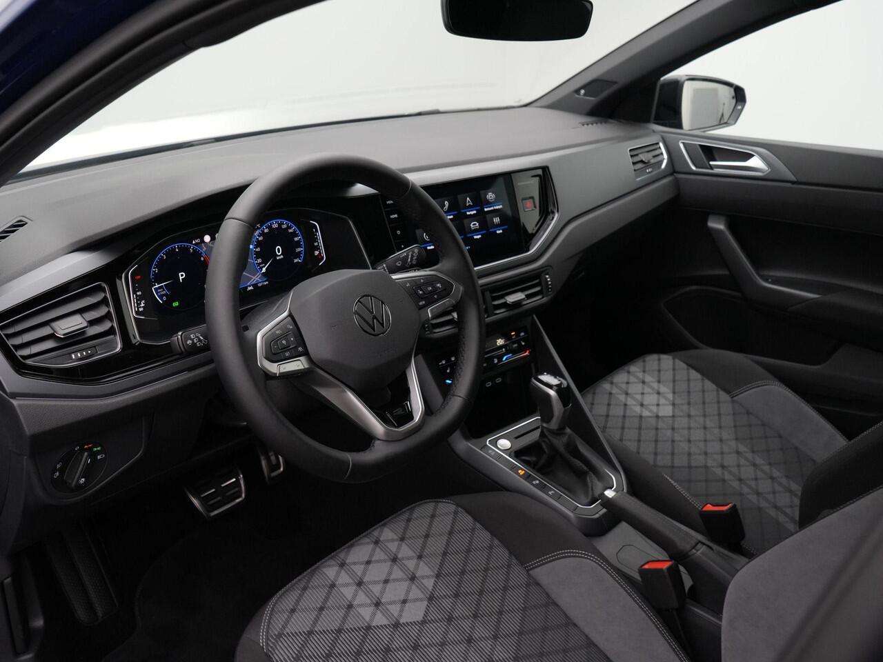 Volkswagen POLO 1.0 TSI 115 pk DSG R-Line Business | Panoramadak | IQ Light | Beats | Achteruitrijcamera | Navigatie | Stoelverwarming