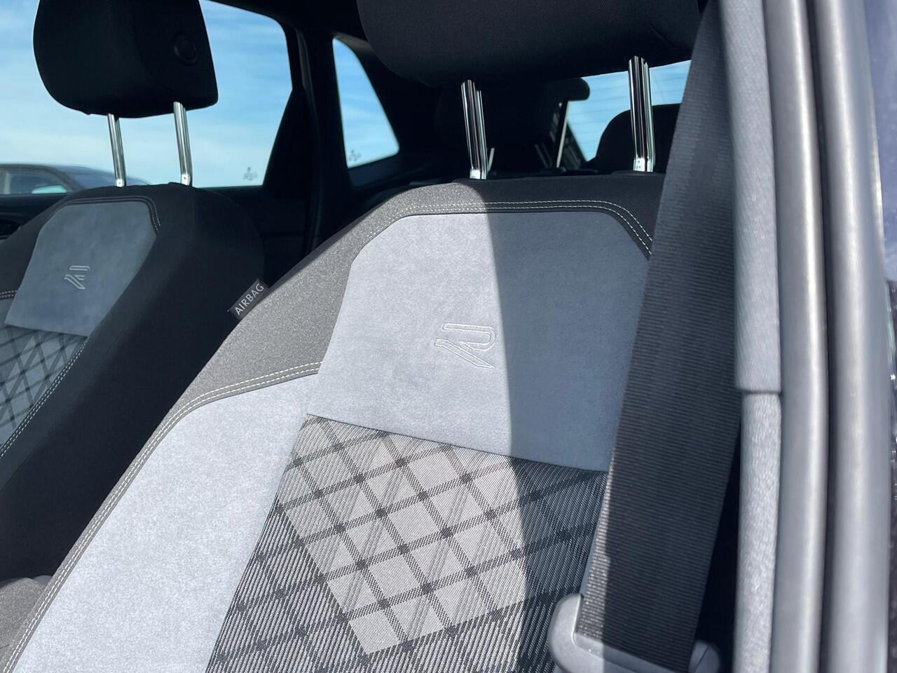 Volkswagen POLO 1.0 TSI R-Line / Achteruitrijcamera / Keyless / Stoelverwarming / Getint / Glas / 16'' LMV / VW