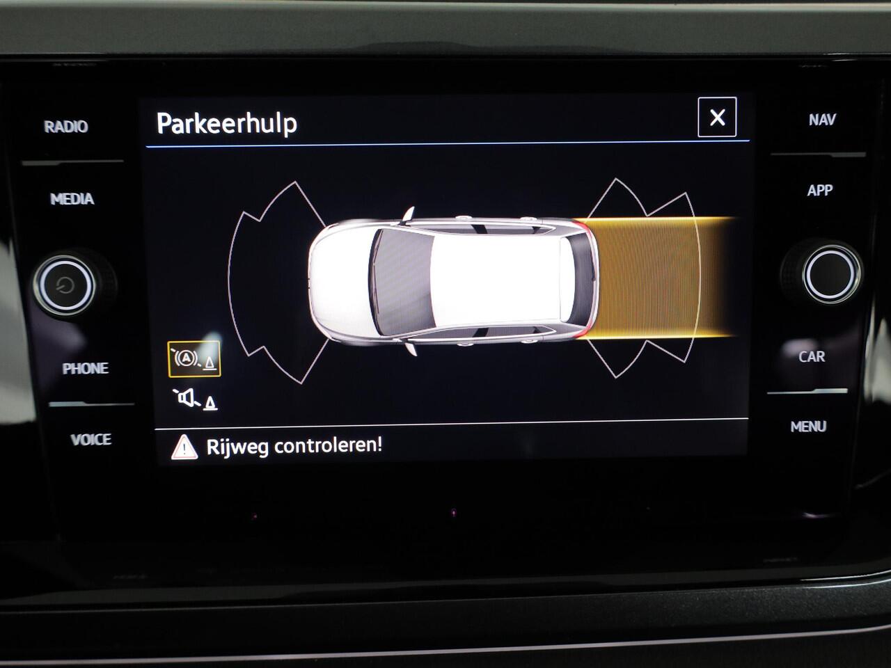 Volkswagen POLO 1.0 TSI Style 95 pk Automaat (DSG) | Navigatie | Parkeersensoren | Adaptieve cruise control | Matrix LED koplampen | Stoelverwarming |
