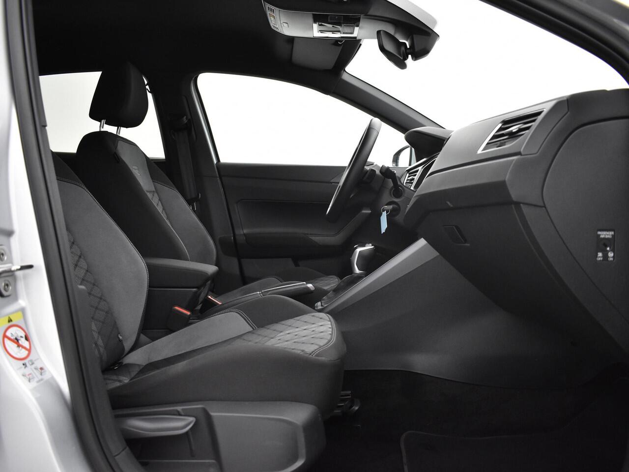 Volkswagen POLO 1.0 Tsi 95pk DSG R-Line · Apple/Android Car Play · Camera · ACC · Climatronic · Getint Glas · 16'' Inch · Garantie t/m 17-11-2028 of 100.000km