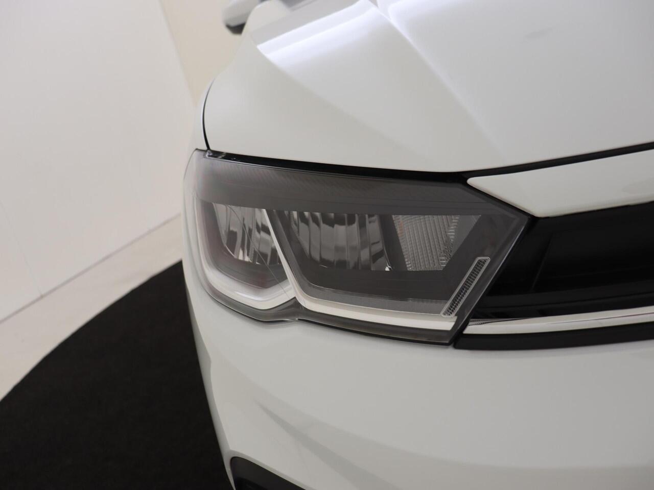 Volkswagen POLO Life Edition | 'App-Connect' smartphone integratie | Airconditioning automatisch (Climatronic), 2-zone | Buitenspiegels elektrisch instel- verwarm- en inklapbaar