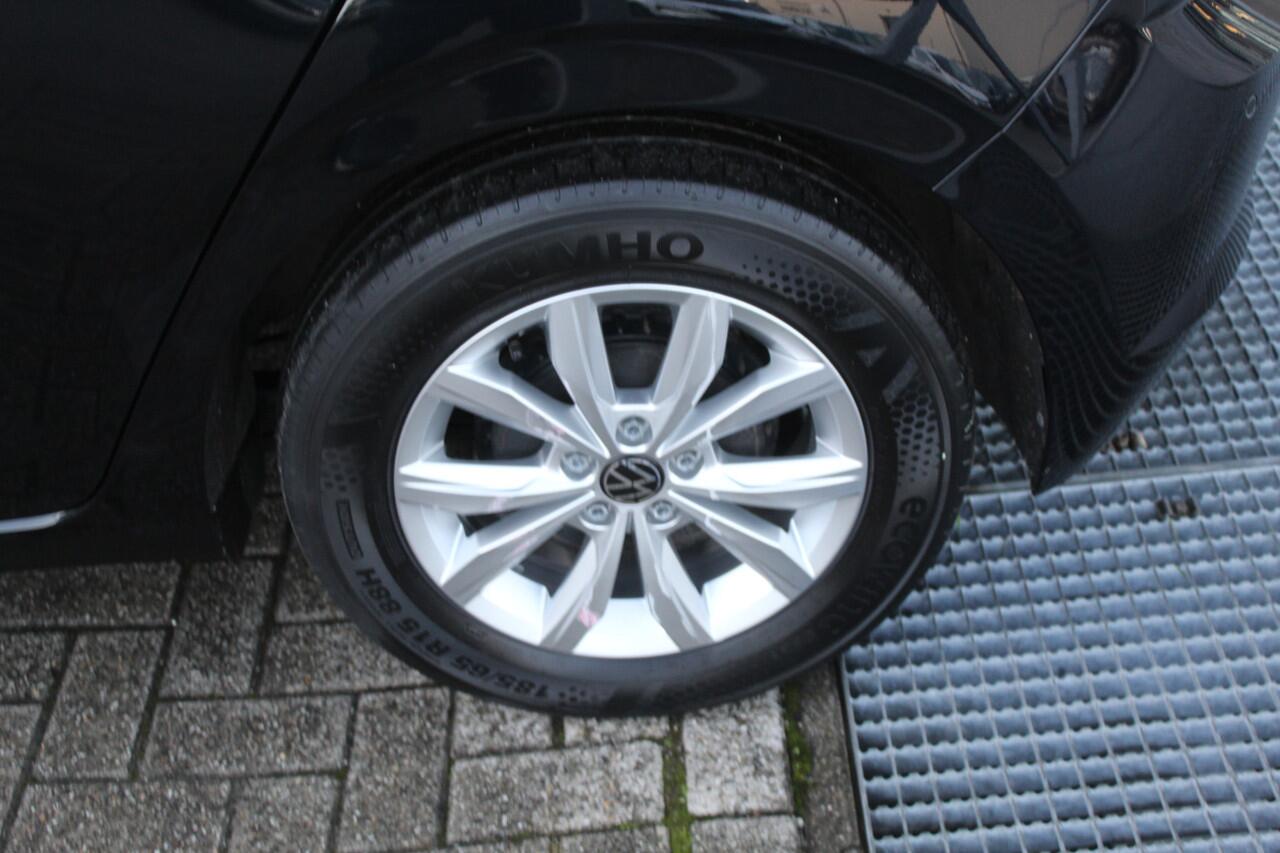 Volkswagen POLO 1.0 TSI Highline Climate control/Stoelverwarming/Navigatie/Apple car play/Verwarmbare buitenspiegels/Parkeerassistent/Privacy glass/Cruise control