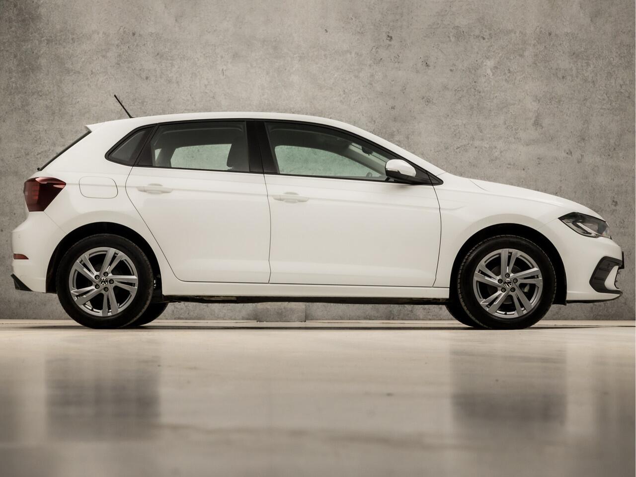 Volkswagen POLO 1.0 Sportline (VIRTUAL COCKPIT, APPLE CARPLAY, STOELVERWARMING, SPORTSTOELEN, CRUISE, LM VELGEN, PARKEERSENSOREN, NIEUWSTAAT)