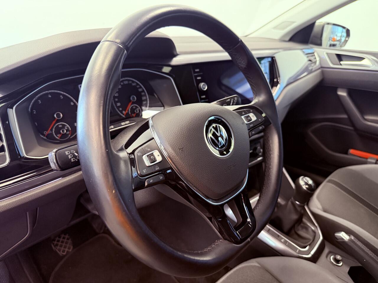 Volkswagen POLO 1.0 TSI Highline Business R-line Panoramadak Navigatie Full-led 24 maanden garantie mogelijk (*vraag naar de voorwaarden)