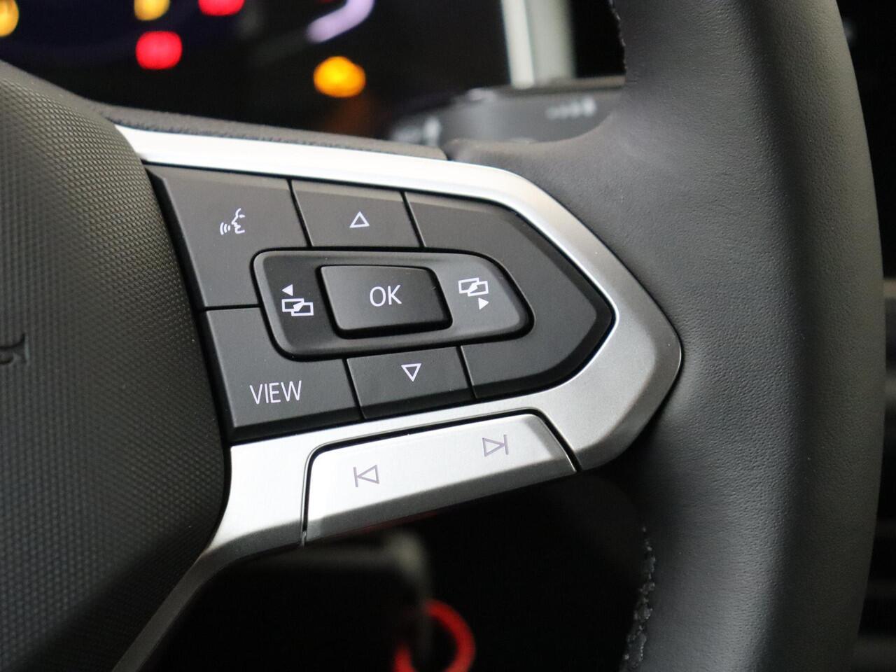 Volkswagen POLO R-Line Edition | 'App-Connect' draadloze smartphone integratie | Achterlichten LED | Afstandscontrolesysteem (Front Assist)