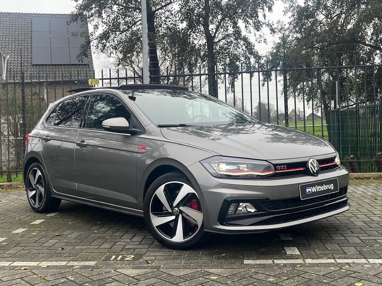 Volkswagen POLO 2.0 TSI GTI / Panorama dak / Full Led / 17 Inch / Virtual Cockpit / Camera / Climate control / Adaptive Cruise