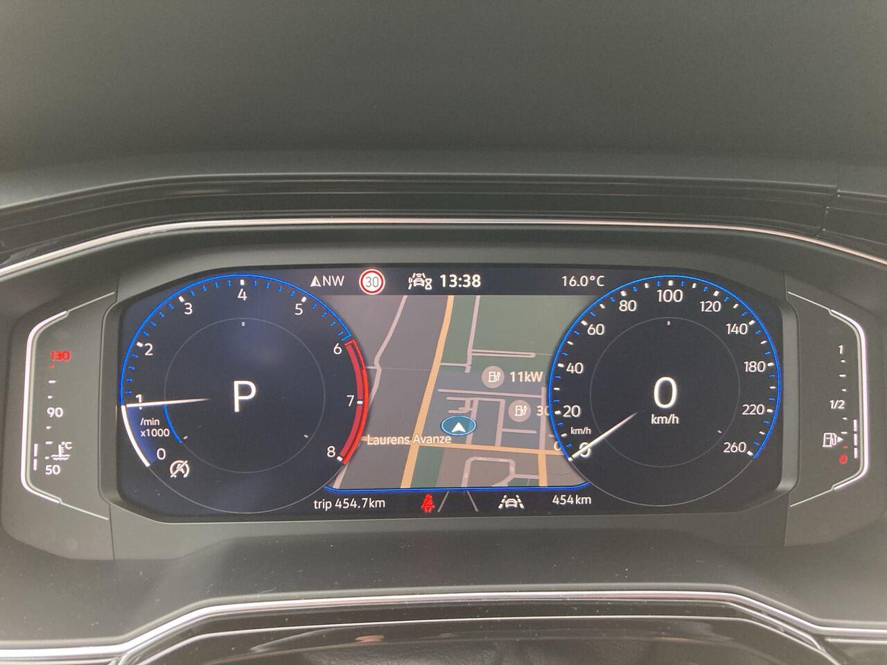 Volkswagen POLO 1.0 TSI R-Line Edition 95PK DSG · IQ.Light · Camera · Stoelverwarming · Apple/Android Car Play · ACC · Navigatie · 16"Velgen · Climatronic · Digital Cockpit Pro