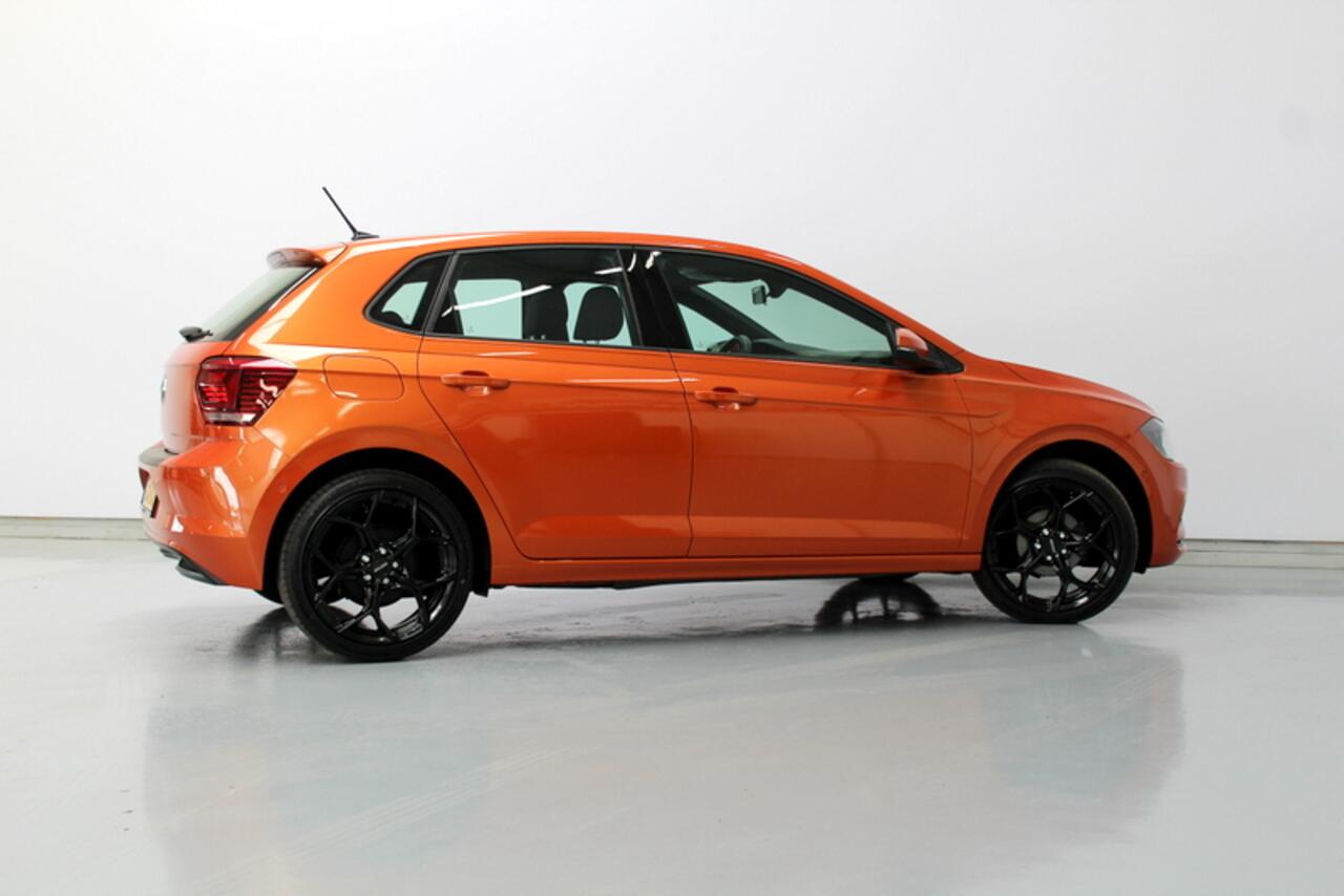 Volkswagen POLO 1.0 TSI Comfortline Business 96PK, AUTOMAAT | CARPLAY | ADAPTIEVE CRUISE CONTROLE | CLIMATE CONTROLE | HALF LEER | NAVIGATIE | NIEUWE LM-VELGEN/BANDEN 18"