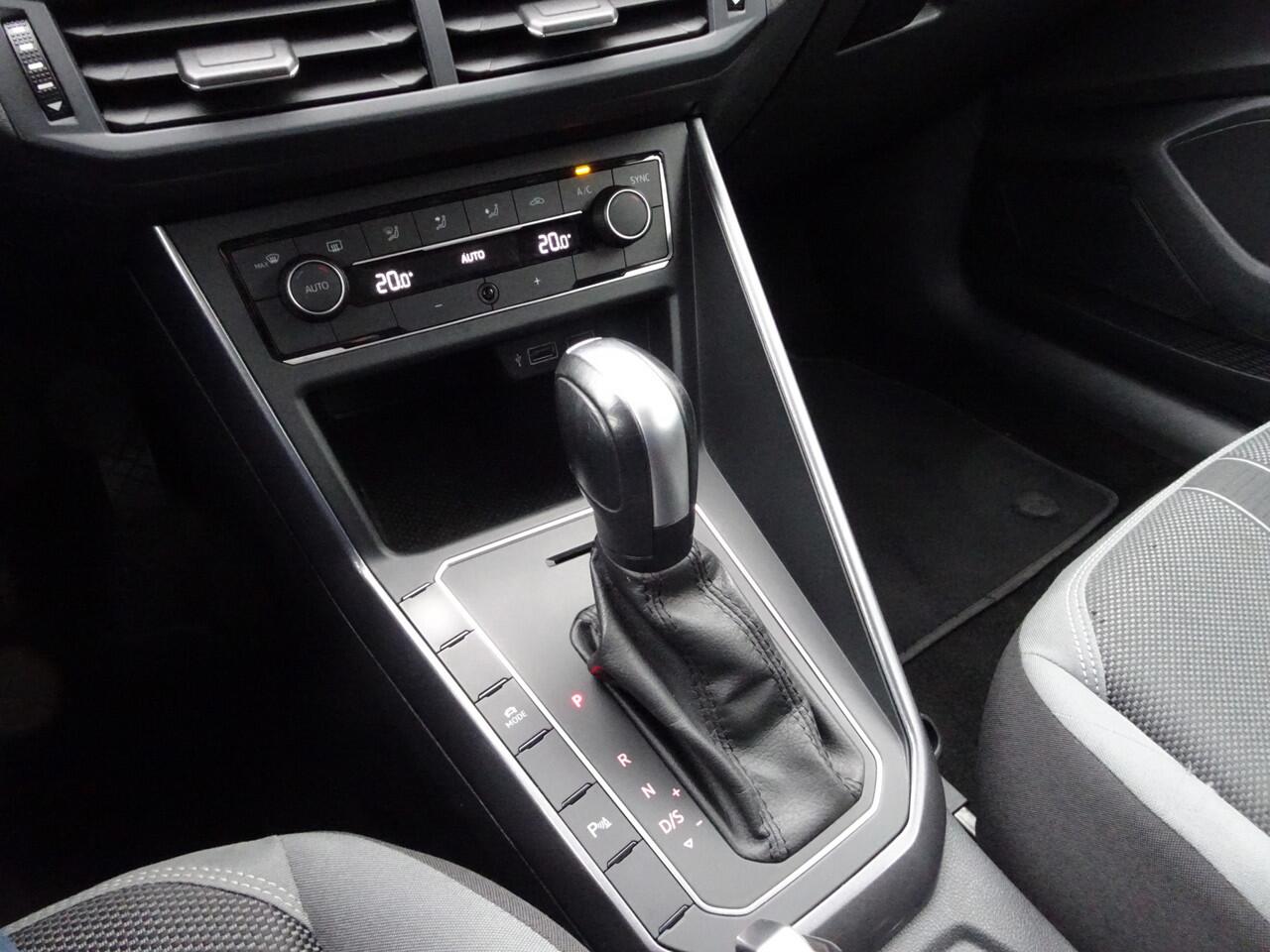 Volkswagen POLO 1.0 TSI Highline Automatische airco, trekhaak, automaat, navigatie, parkeersensoren, cruise controle, sportstoelen, licht metalen velgen, enz. GEEN IMPORT