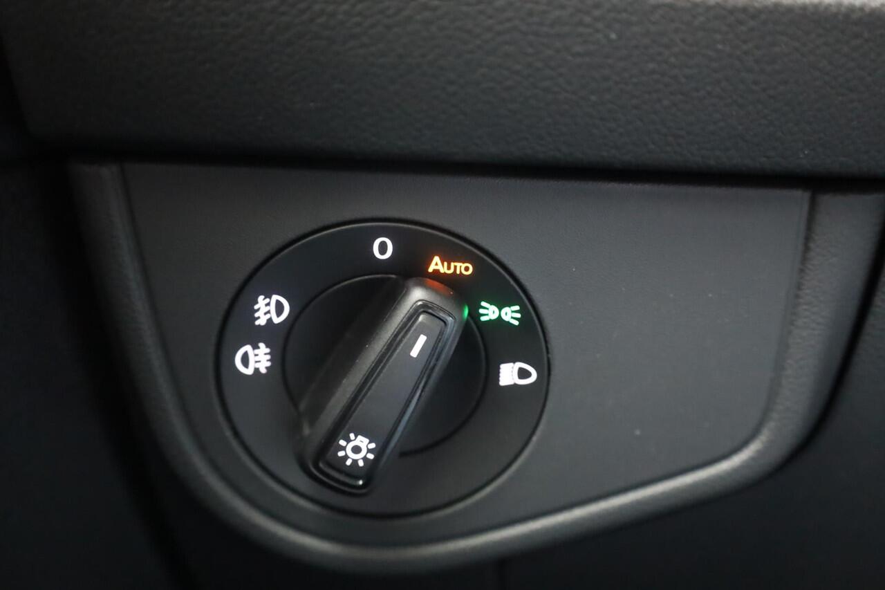 Volkswagen POLO 1.0 TSI R-Line 95PK / 70kW Keyless Entry & Start, adaptive cruise control met Stop&Go en stuurhulp, Apple Carplay & Android Auto, parkeersensoren voor + achter, LED koplampen, file assistent, extra getint glas achter, volledig digitaal instrumentenpaneel 