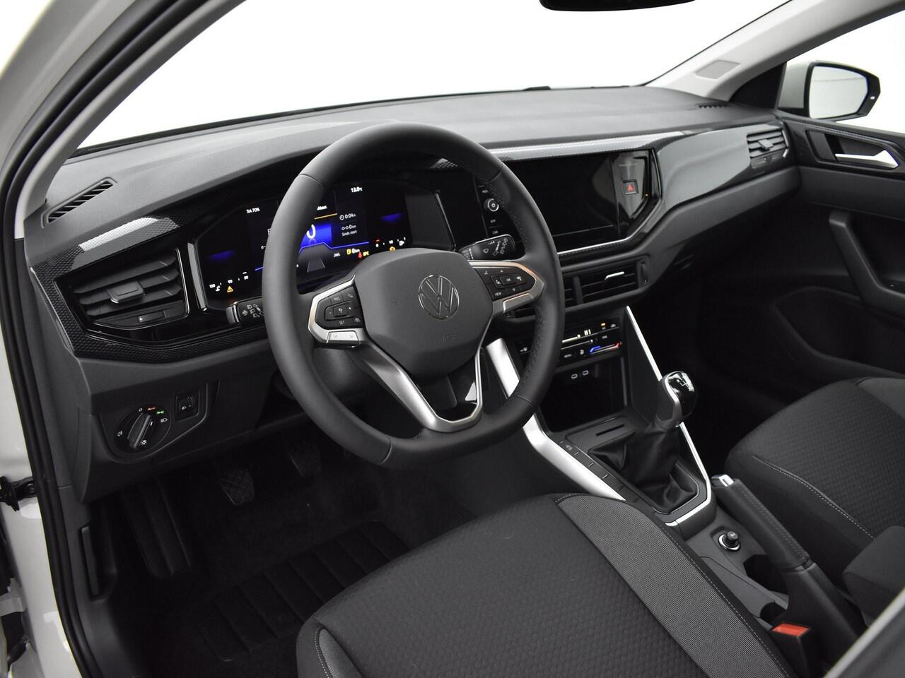 Volkswagen POLO Life Edition 1.0 TSI 95 pk 5 versn. hand · Achteruitrijcamera · regensensor ·