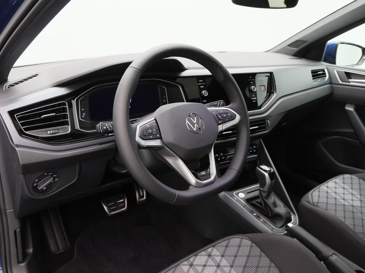 Volkswagen POLO R-Line Edition 1.0 TSI 95PK | DSG | Panoramadak | Dodehoek Detectie | LED Matrix | Keyless | Carplay | Stoelverwarming |