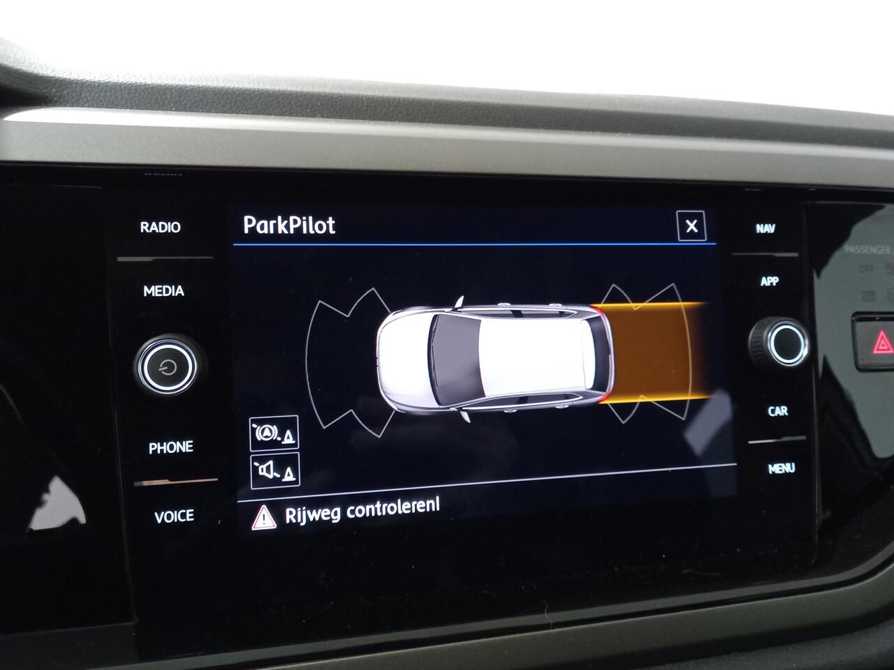 Volkswagen POLO 1.0 TSI DSG Comfortline Navigatie Climate Control Parkeer Sensoren DAB Extra Getint Glas Lichtmetalen velgen