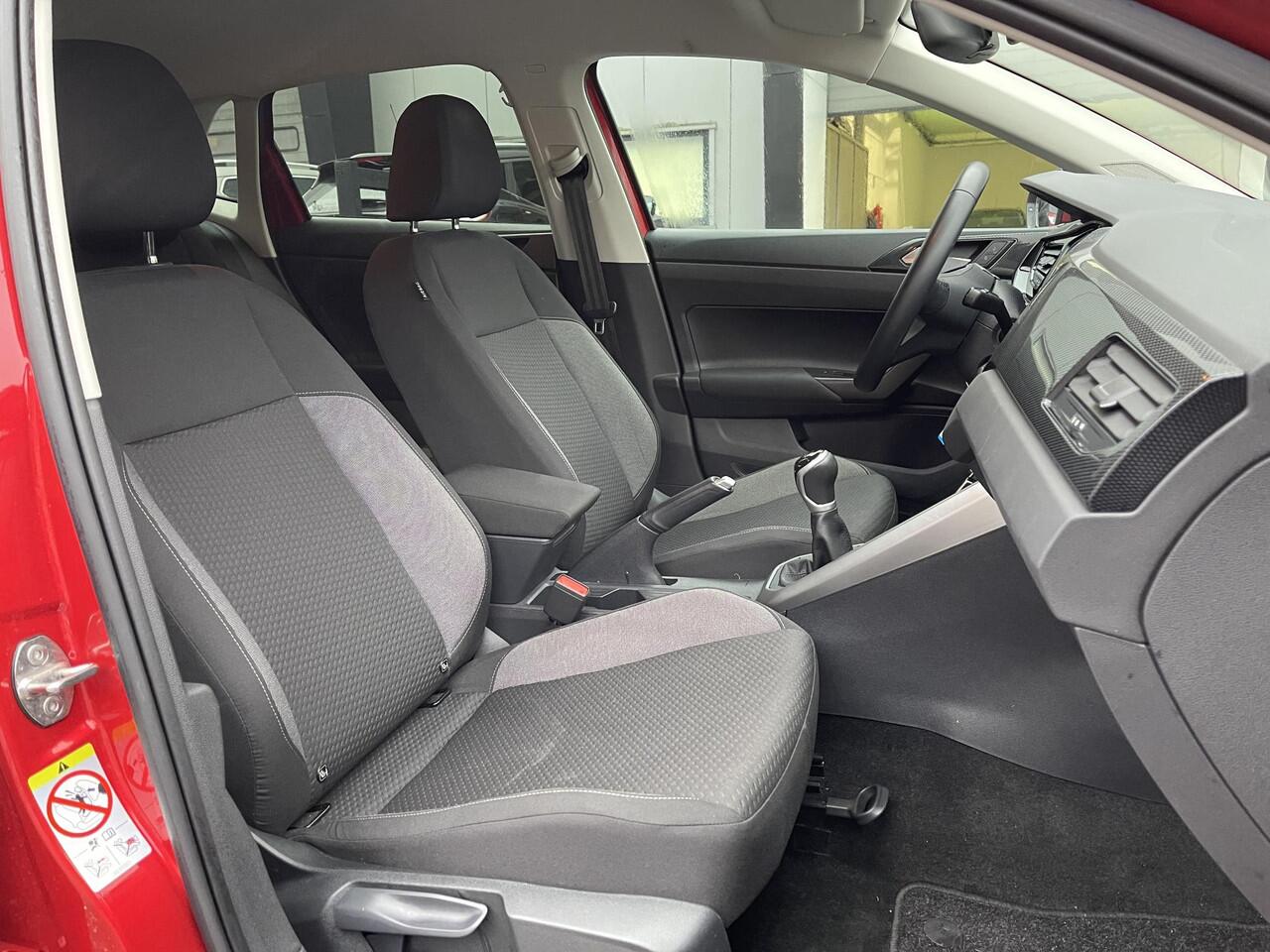 Volkswagen POLO 1.0 TSI Life | Apple Carplay/Android Auto | Stoelverwarming | LED Koplampen | Park. Sensoren | Rijklaarprijs!