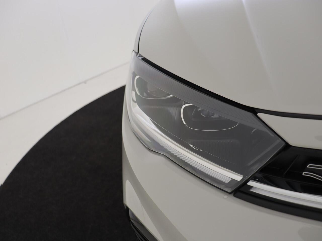 Volkswagen POLO R-Line Edition | 'App-Connect' draadloze smartphone integratie | Achterlichten LED | Afstandscontrolesysteem (Front Assist)