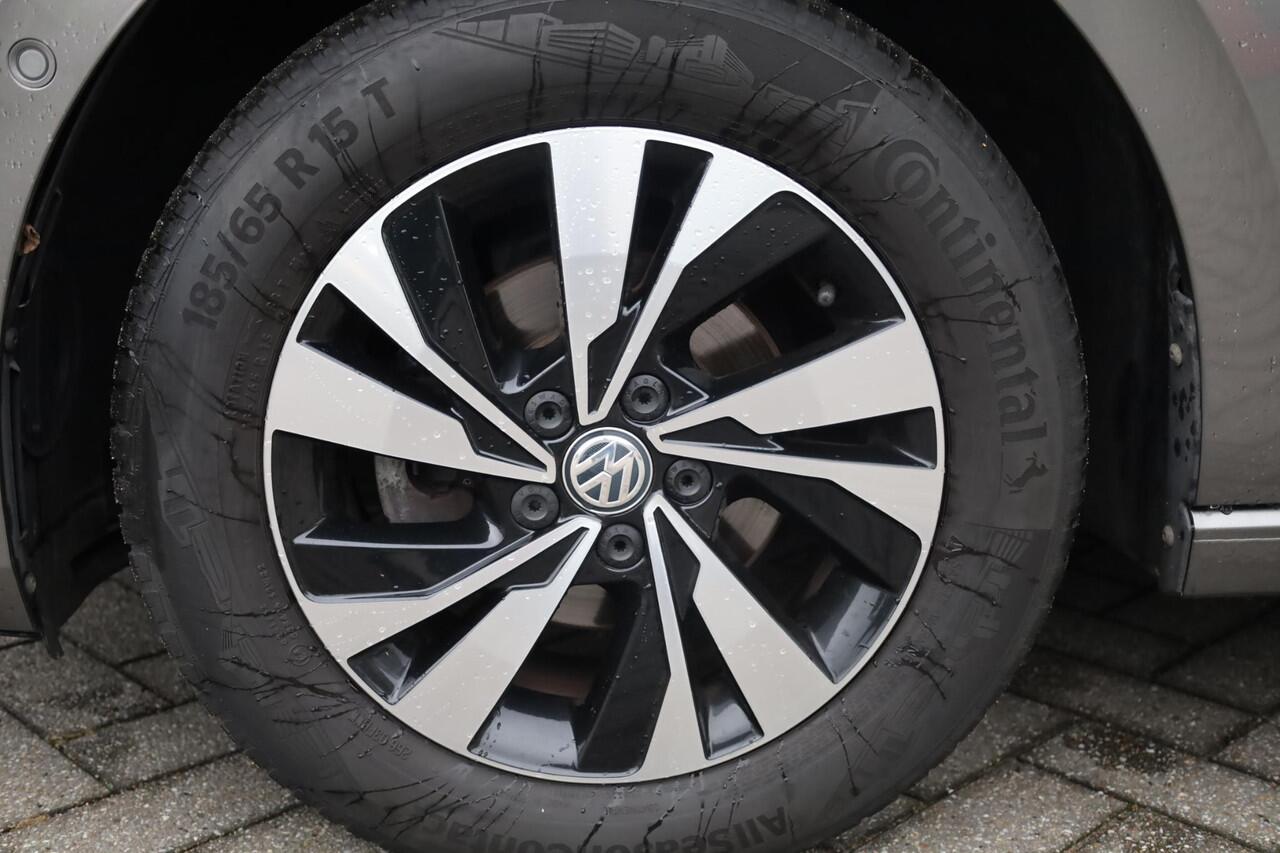 Volkswagen POLO 1.0 TSI Comfortline digital cockpit 15" LMV pdc voor en achter navigatie acc armsteun NL auto 1e eigenaar nieuw door ons geleverd en onderhouden